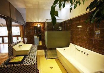 Hotel Nobles Living Castle Lijiang  Exterior foto