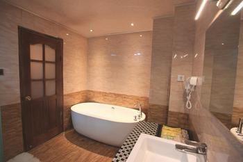 Hotel Nobles Living Castle Lijiang  Exterior foto